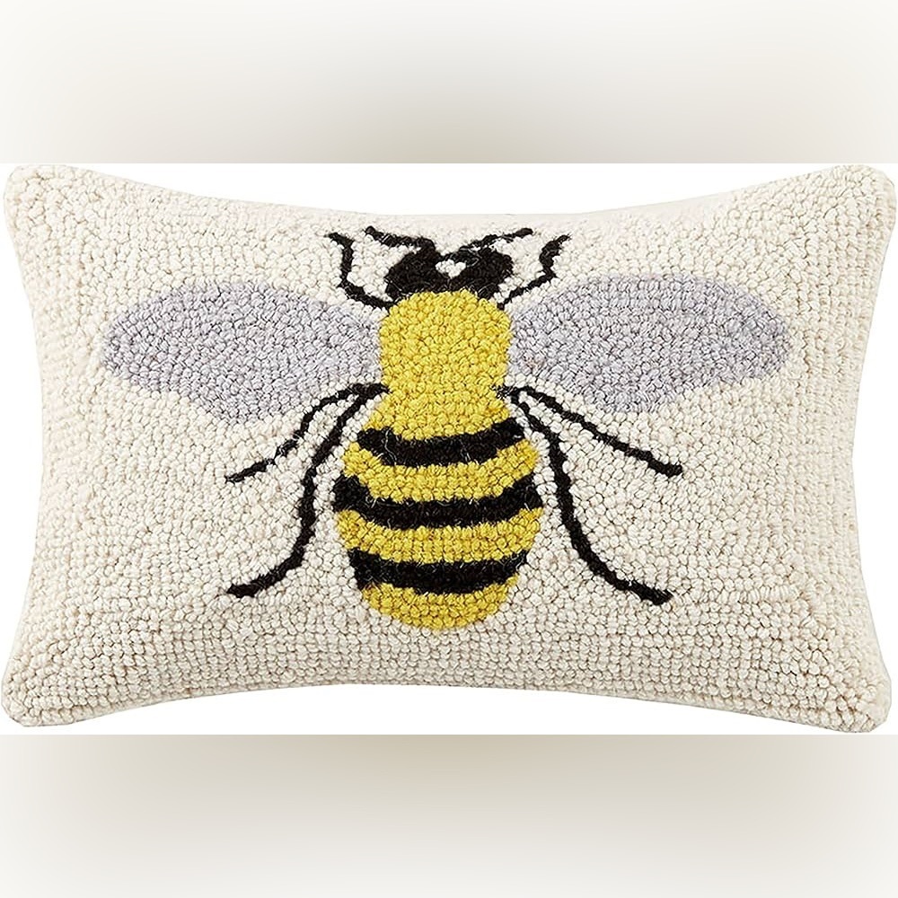 Peking Handicraft Bee, 8x12 Hook Pillow, 1 Count